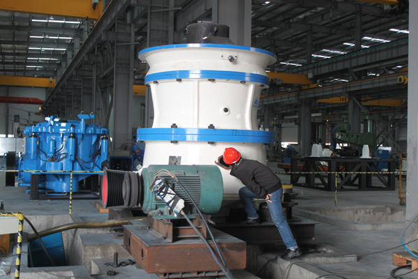 上海冰球突破SMG300细碎液压圆锥破碎机试机成功