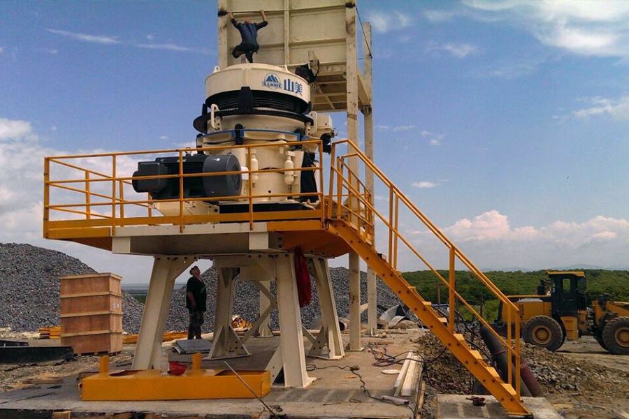 安装中的冰球突破股份SMS3000M高性能液压圆锥破碎机