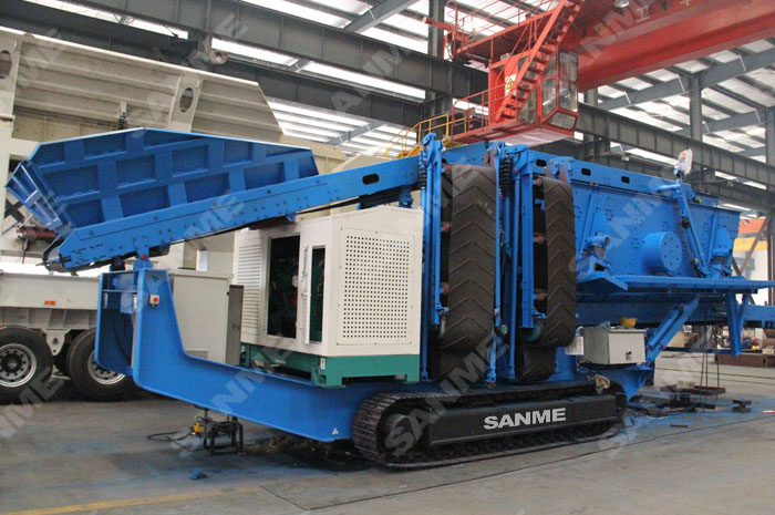 大型履带式移动破碎站在建筑垃圾处理中的应用 大型履带式移动破碎站在建筑垃圾处理中的应用