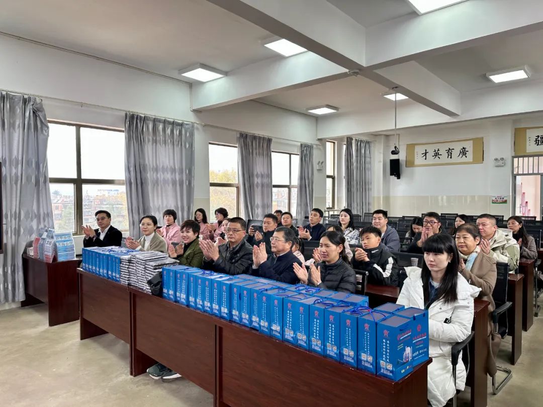 ĺǻ硿³߽йɰʯЭϣСѧ ʵжҵ